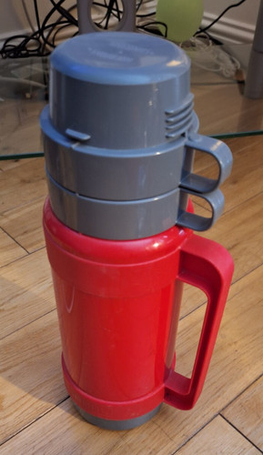 Thermos flask 90s style - style, prop