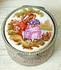 Victorian Scene Vanity Pill