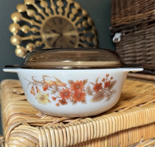 Vintage pyrex casserole dish - casserole,