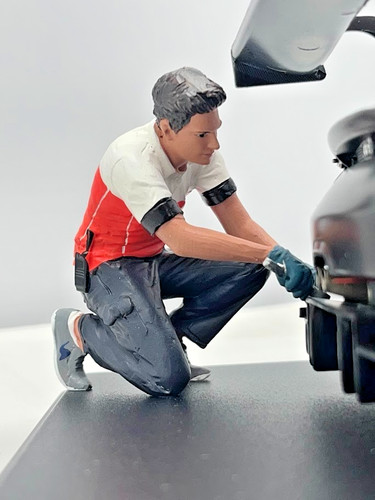 Race crew mechanic resin model - crew,