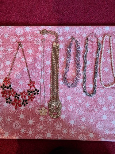 Bundle necklaces and - 3,