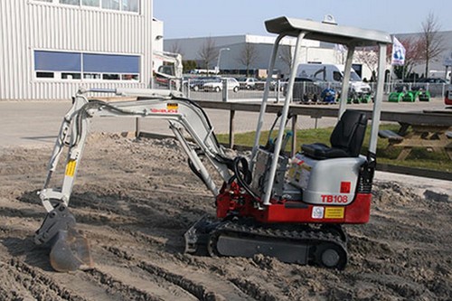 Takeuchi 108 mini digger - tb,