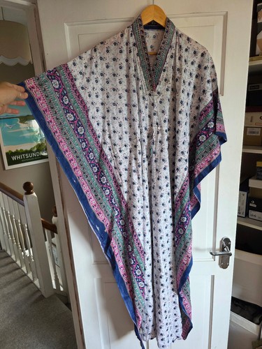 Her majesty attire vintage 70s - majesty,