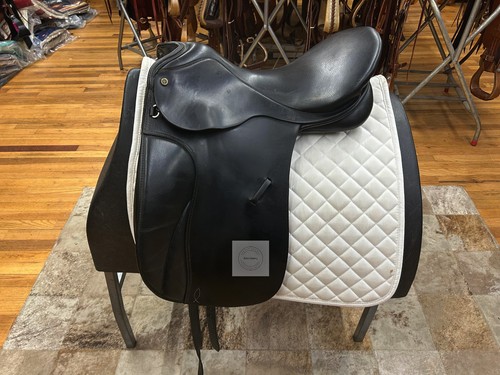 Collegiate dressage - 17.5",