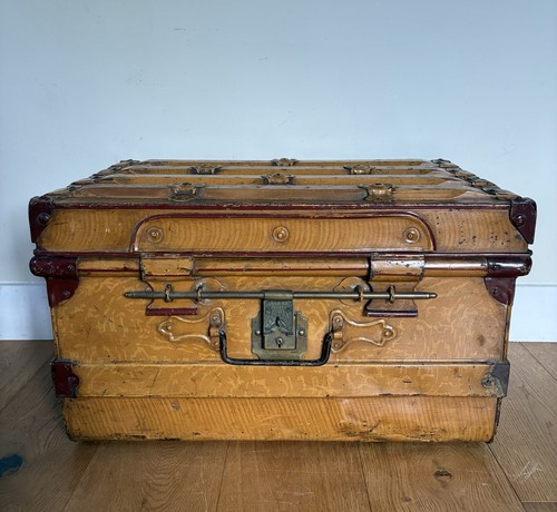 Vintage metal tin - tin, box