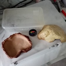 Assorted vivarium accessories