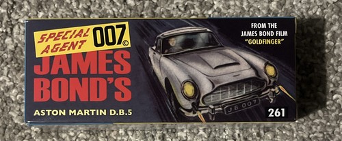 Corgi james bond aston martin - james,