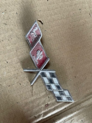 Corvette side emblem badge - c3,