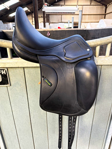 Amerigo dressage saddle 5in - saddle, 17.5in