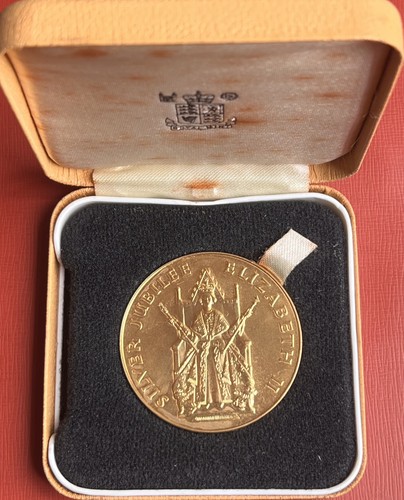 Queen elizabeth 1952 1977 - queen,