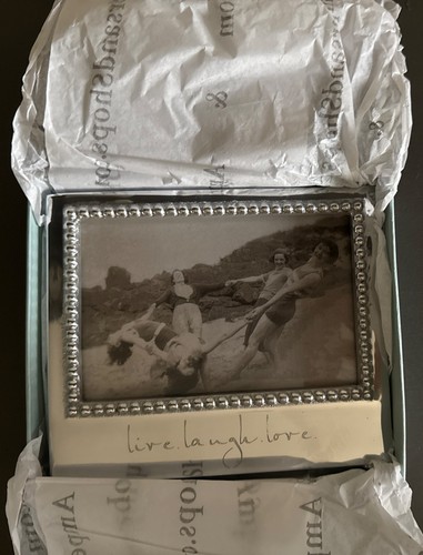 Mariposa live laugh love - ",