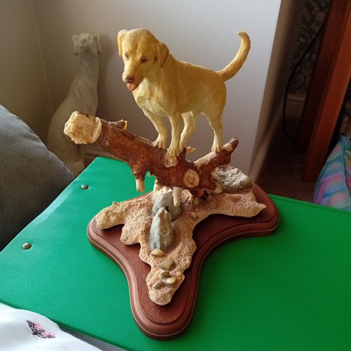 Golden labrador wooden base - wooden,