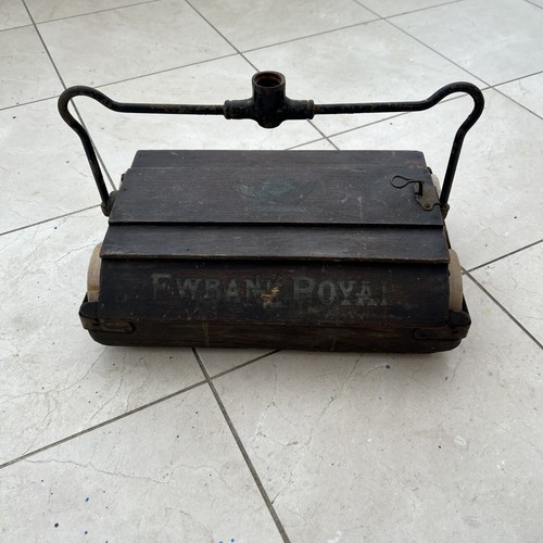 Vintage ewbank royal wooden - royal,