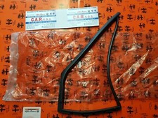 FIXED GLASS GASKET FRONT LEFT