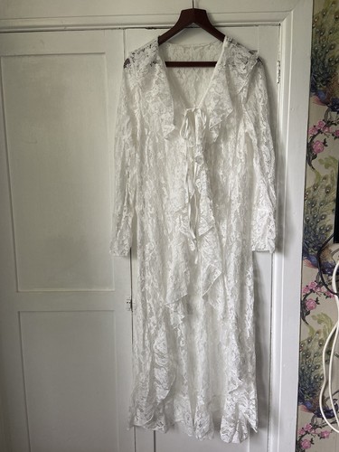 Open front lace gown - open,