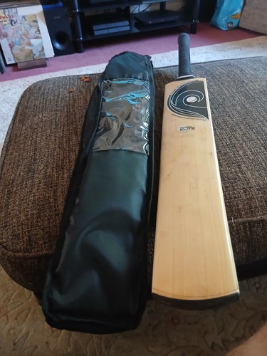 Cricket bat blueroom bombora - cricket,