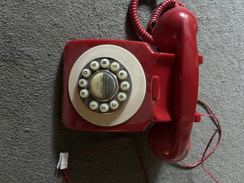 Red telephone retro - telephone,
