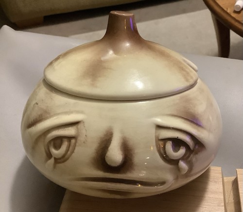 Sylvac crying onion - crying,