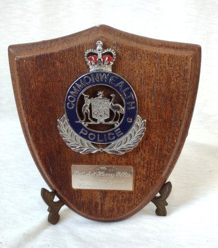 Commonwealth police plaque - plaque, to