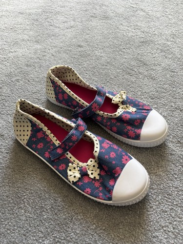 Girls walkright flowers - &, poka