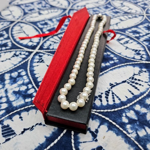Elegant white pearl - necklace, |