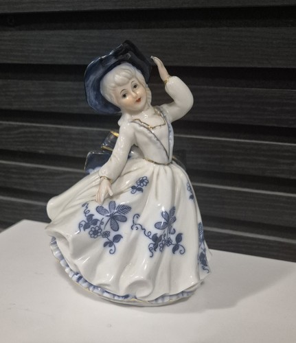 Vintage porcelain figurine of - vintage,