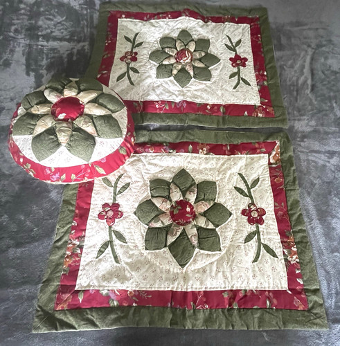Set quilted floral pillow - of, 2