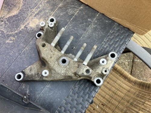 Engine mount bracket for ford - engine,