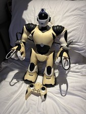 Vintage Large WowWee Robosapien V2 2005 22" Tall  With Damaged REMOTE 