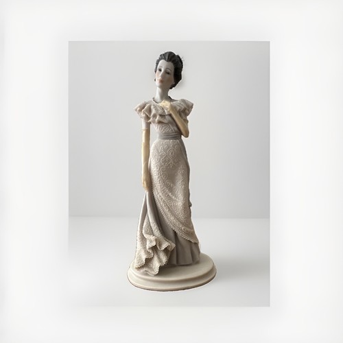 Woman figurine porcelain - figurine,,