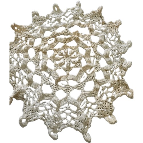 Vintage round crocheted - round, piece
