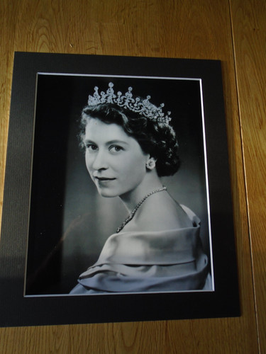Queen elizabeth photo - hm,