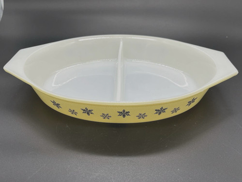 Vintage 1960s pyrex divided - vintage,