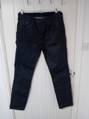 Levi black wax look - black,