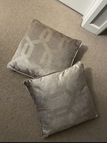 Gold cushions - gold,