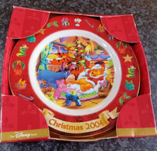 Disney Store Exclusive Winnie The Pooh 2004 Christmas plate, excellent condition