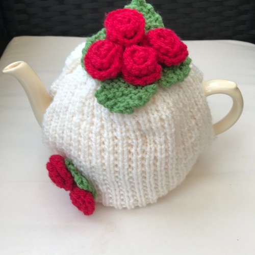 Hand knitted red rosies tea - rosies,