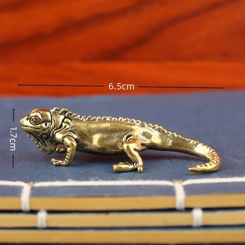 1pc small gecko figurine - gecko,