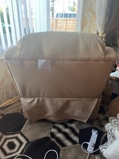 Single Seater Sofa, Like Newz Beige Very Good Quality. Pick Up Only