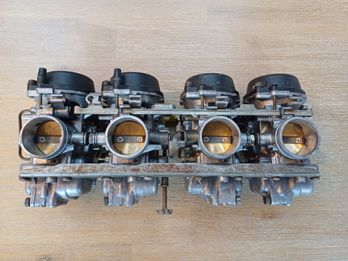 Suzuki gsxr1100 carburettors - suzuki,