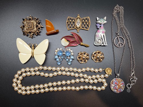 Vintage costume jewelry - vintage, lot