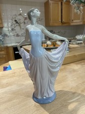 Lladro Dancer #5050 figurine