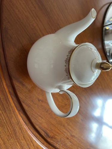 Royal doulton gold - lace, coffee