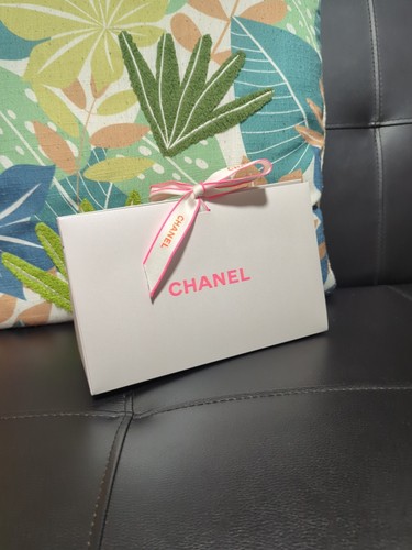 Chanel gift box with ribbon - chanel,