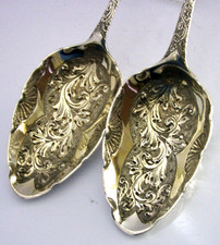 BEAUTIFUL GEORGIAN STERLING SILVER BERRY SERVING SPOONS 1791/99 ANTIQUE 114g