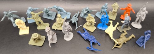 Vintage plastic toy soldiers - vintage,