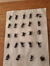 24 x German Ww2  Infantry Hand Painted Soldiers in 1 : 72 Scale