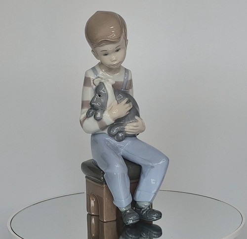Lladro nao boy sitting - nao,