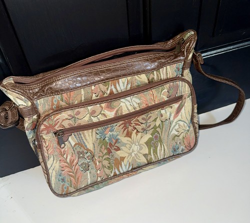 Vintage floral carpet - vintage,