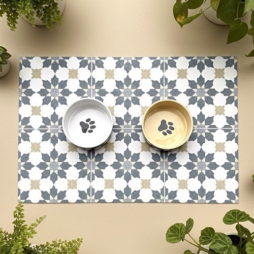 Blue white patterned pet - patterned,